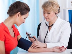 merenje krvnog pritiska kod lekara