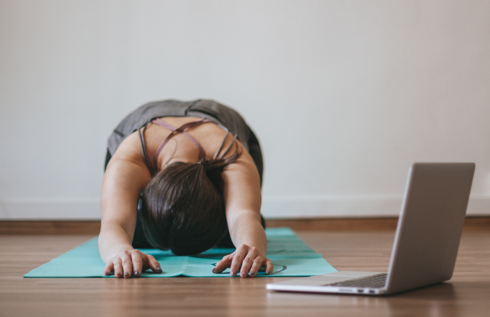 Vežbe koje možete da radite kod kuće rešiće vas napetosti koju uzrokuje dugo sedenje Foto: Shutterstock