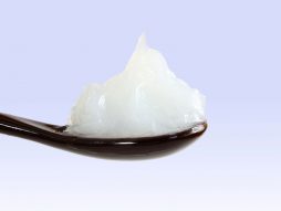 vazelin-zaštita zakožu- sprečava sušenje i pucanje kože