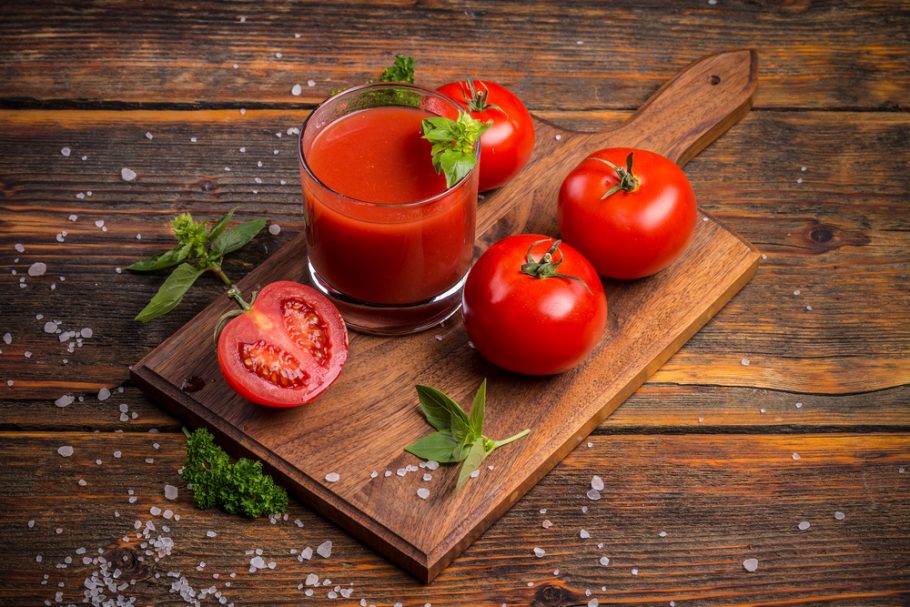 kuvani paradajz- sok -likopen