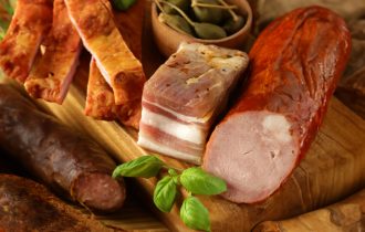 Da li je dimljeno meso zdrava porcija proteina ili pretnja kancerom?