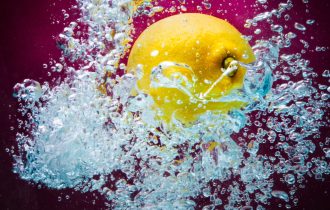 Topla voda sa limunom na „prazan“ stomak može da poboljša varenje, ali nekome ne prija: 7 negativnih efekata