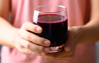 Zašto žene u menopauzi treba da piju sok od cvekle